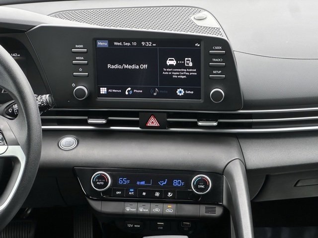 2023 Hyundai Elantra SEL photo 6