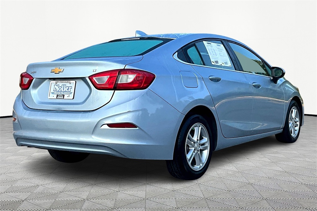Used 2018 Chevrolet Cruze LT with VIN 1G1BE5SM2J7110217 for sale in Kansas City