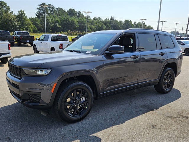2025 Jeep Grand Cherokee Altitude X photo 3