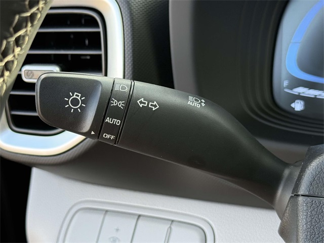 2025 Hyundai Venue SEL photo 24