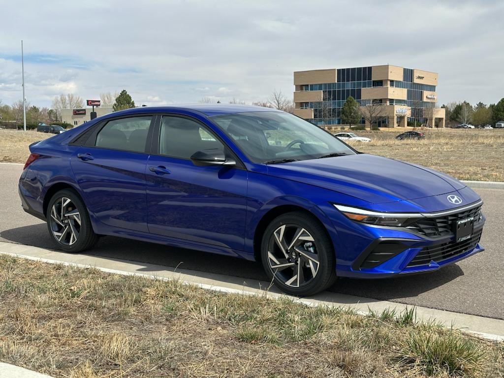 2025 Hyundai Elantra Hybrid SEL Sport photo 3