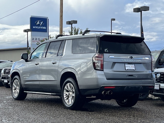 2023 Chevrolet Suburban Premier photo 2