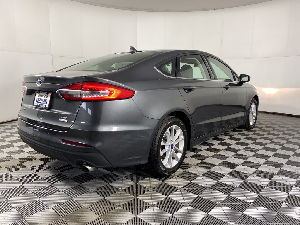 2020 Ford Fusion SE photo 18