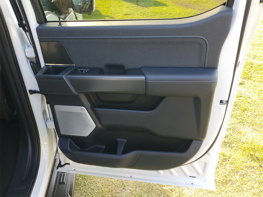 2025 Ford F-150 Lariat photo 29