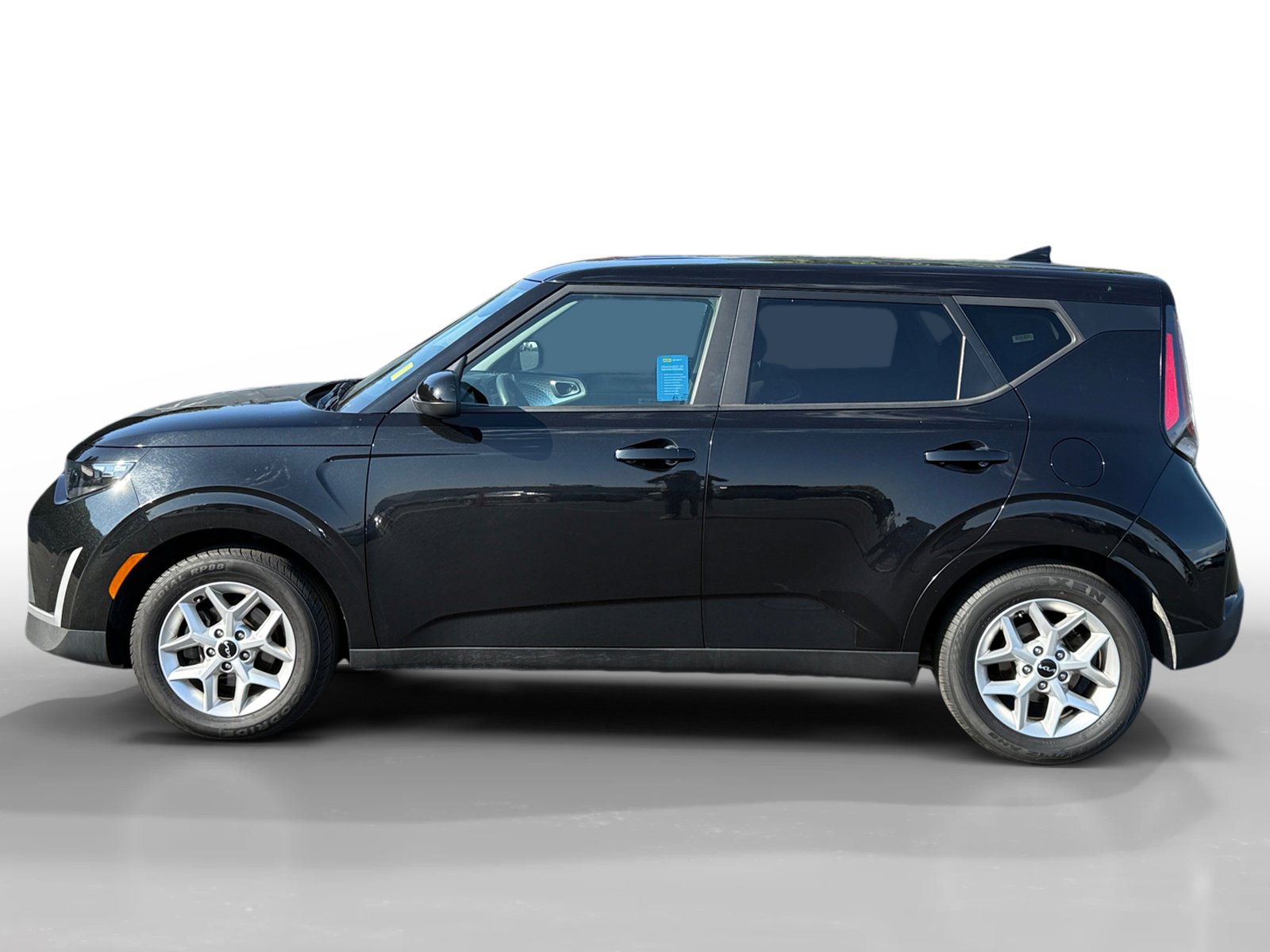2023 Kia Soul LX photo 2