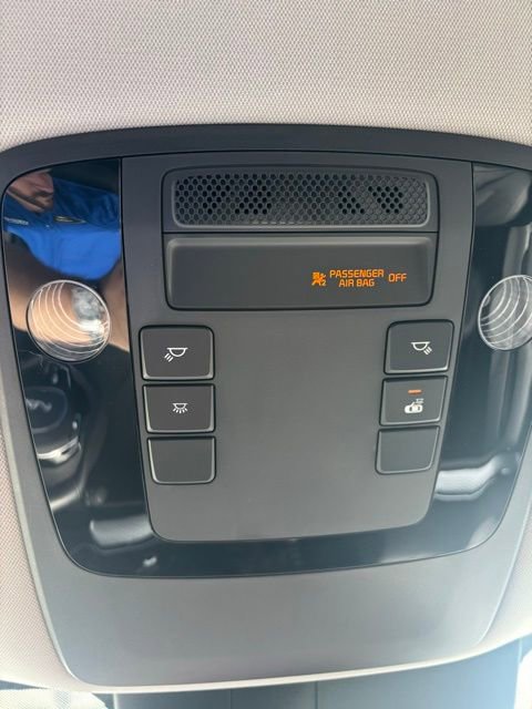 2023 Kia Carnival LX photo 22