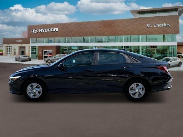 2025 Hyundai Elantra SE photo 2