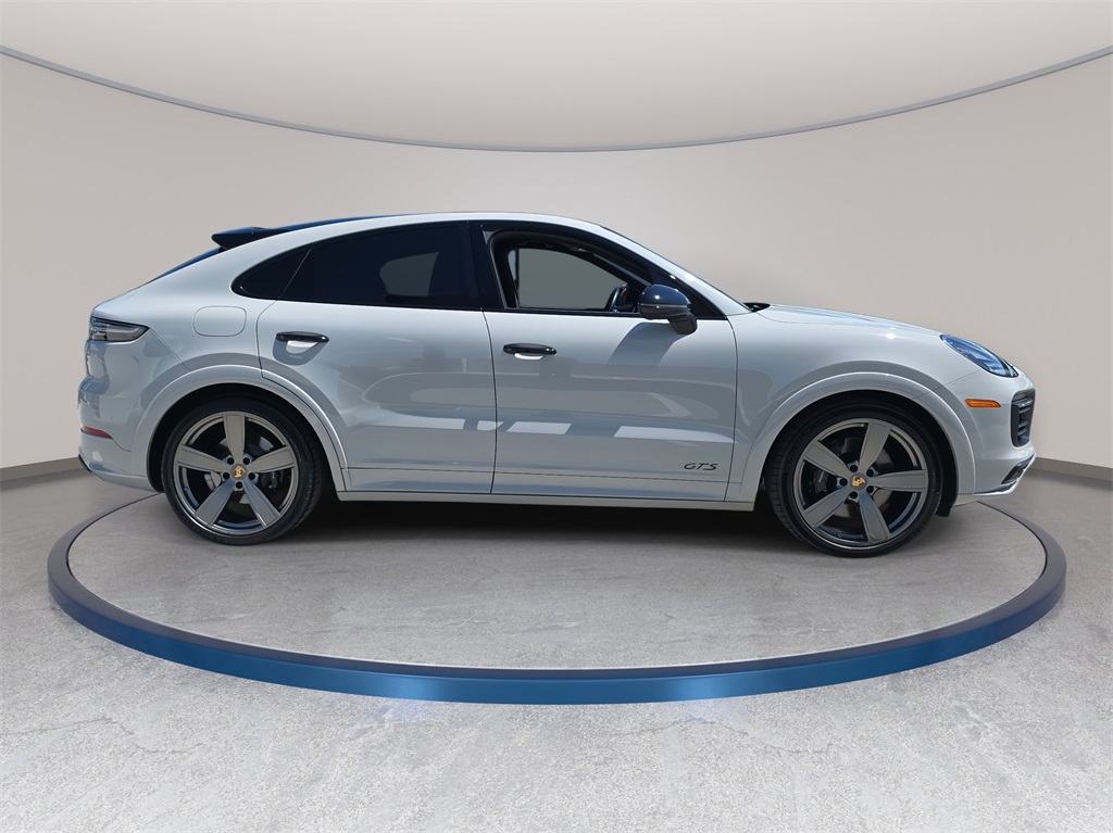 2022 Porsche Cayenne Coupe GTS photo 4