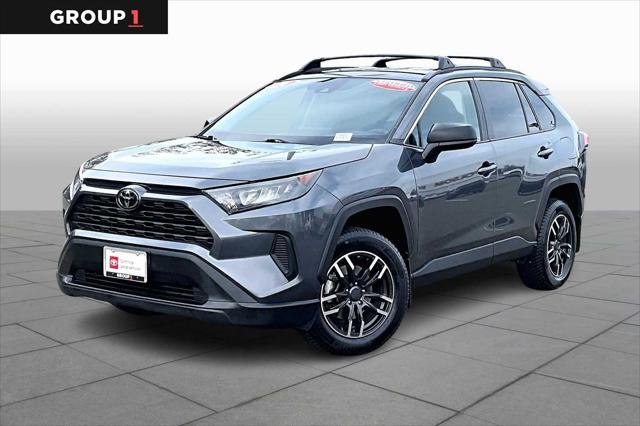 2020 Toyota RAV4 LE's photo