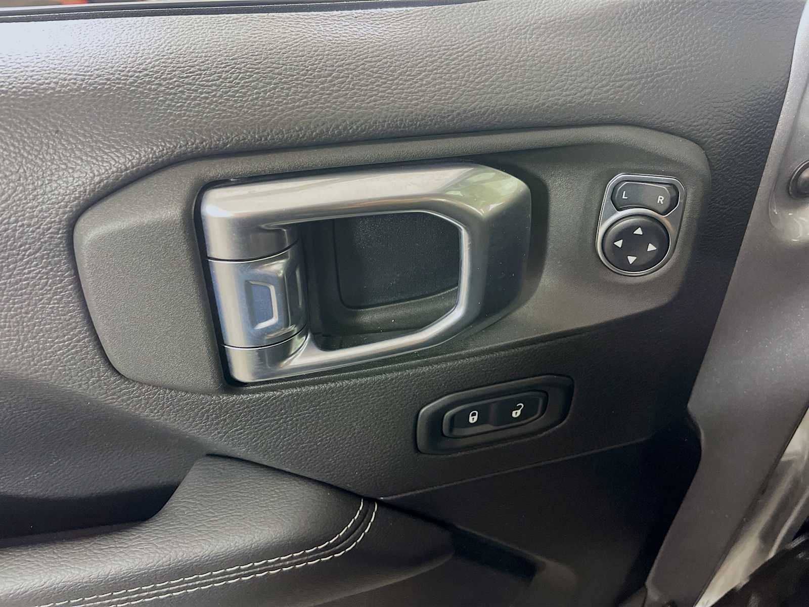 2021 Jeep Wrangler Unlimited Sahara photo 15