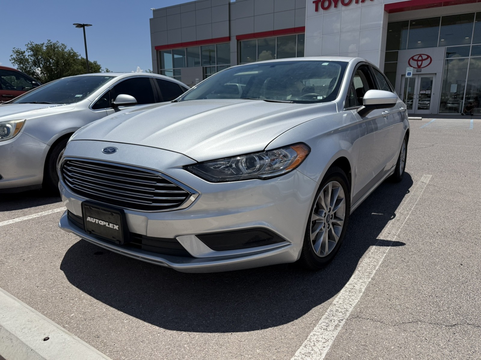 Used 2017 SILVER Ford SE image 1