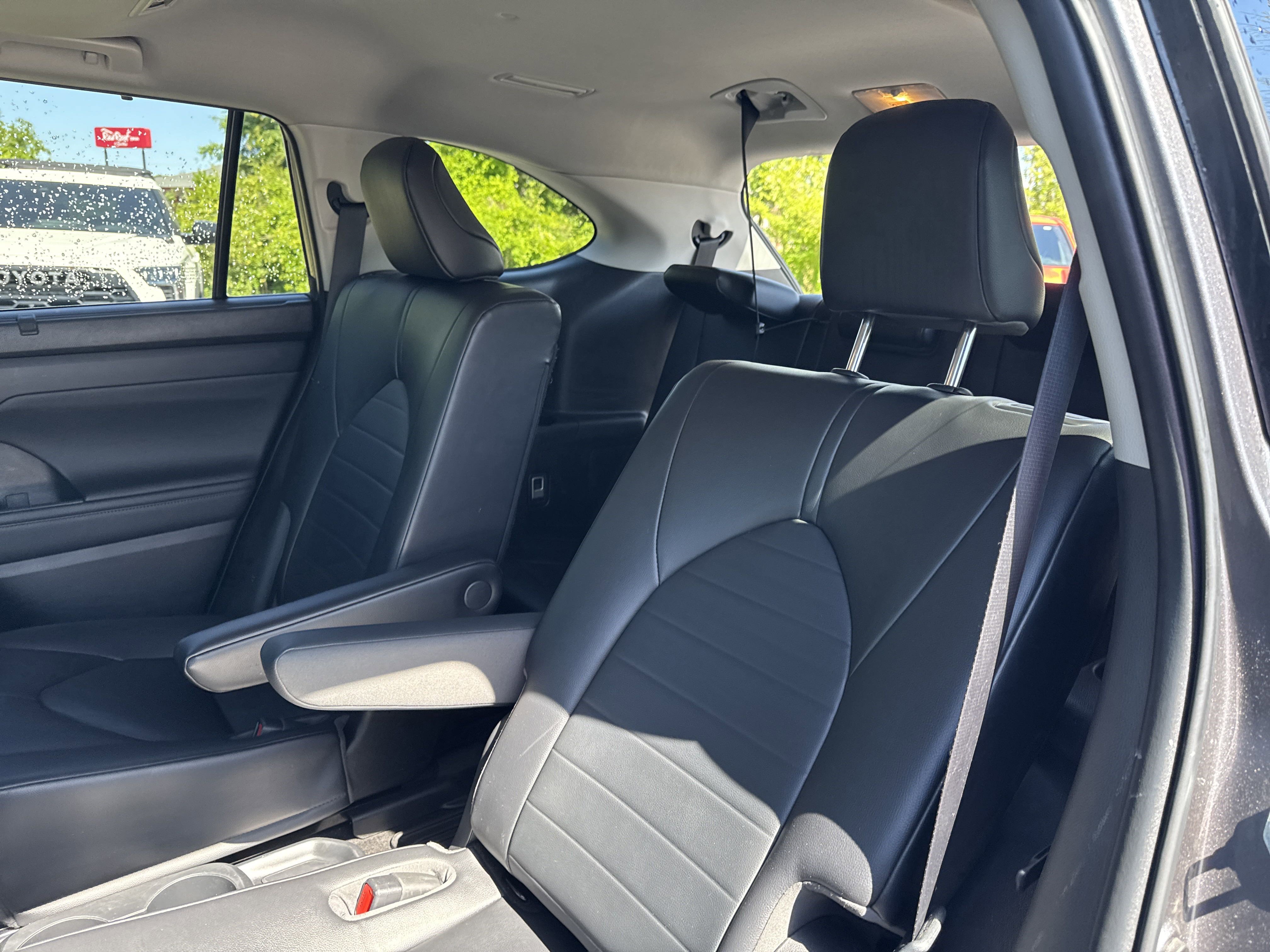 2023 Toyota Highlander XLE photo 19