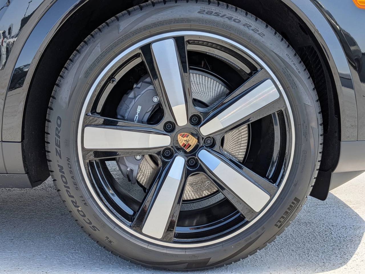 2025 Porsche Cayenne photo 27