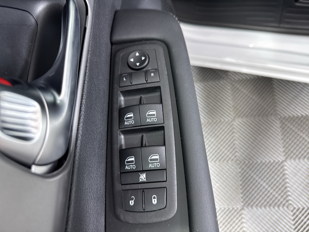 2025 Chrysler Pacifica photo 35