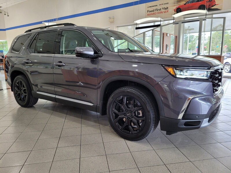 2025 Honda Pilot Touring photo 3