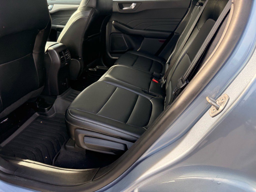 2022 Ford Escape SEL photo 9