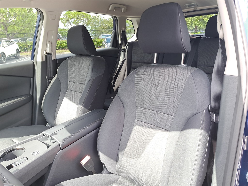 2026 Nissan Rogue SV photo 20