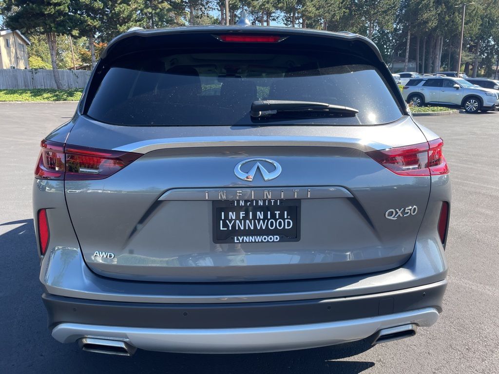 2022 Infiniti QX50 Luxe photo 2
