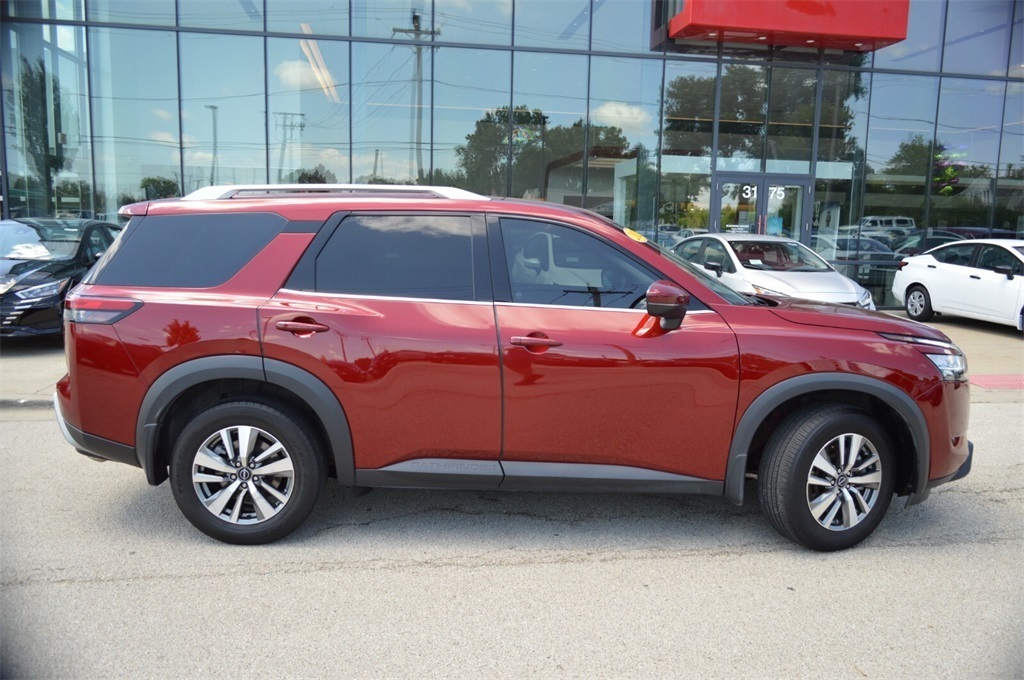 2022 Nissan Pathfinder SL photo 3