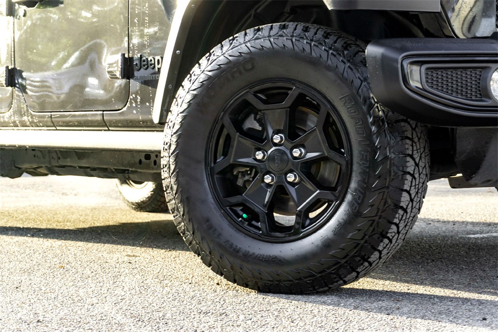 2022 Jeep Gladiator Willys photo 2