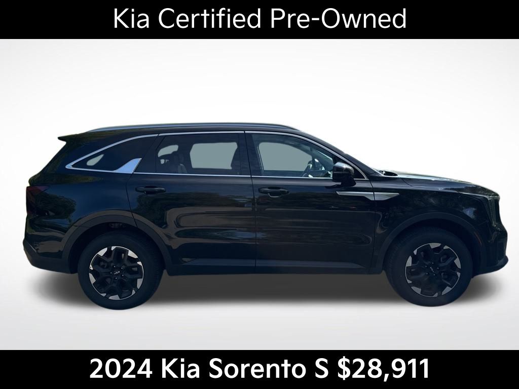 2024 Kia Sorento S photo 2