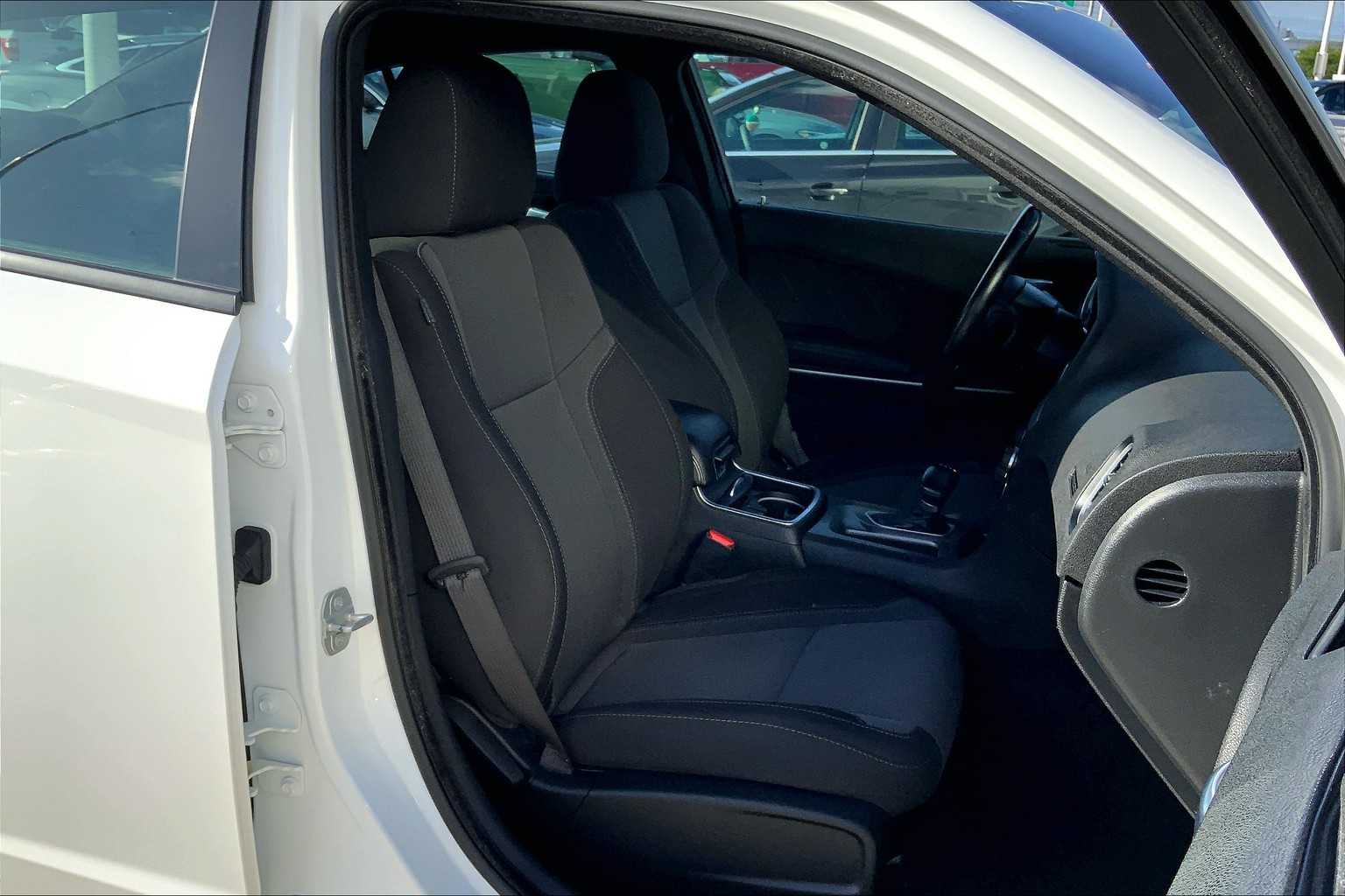 2022 Dodge Charger SXT photo 8
