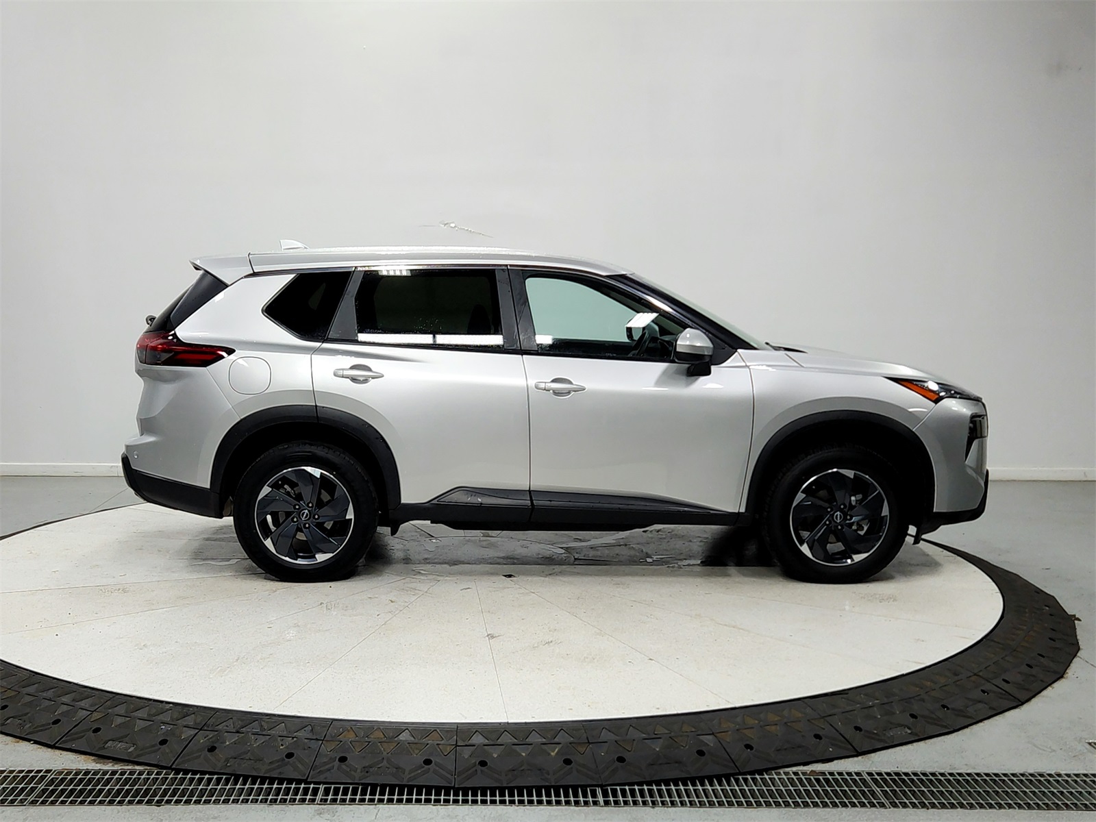 2024 Nissan Rogue SV photo 6