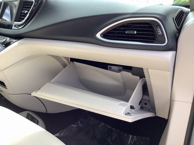 2021 Chrysler Voyager LXi photo 35