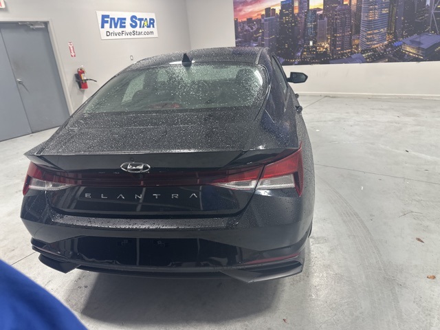 2023 Hyundai Elantra SEL photo 6