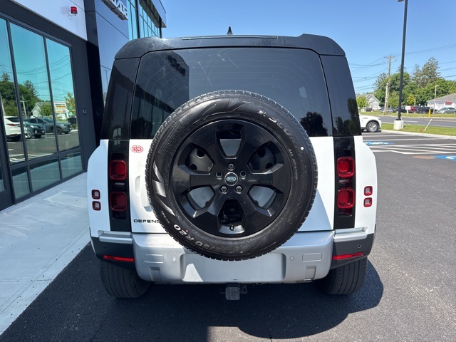 2024 Land Rover Defender 110 S photo 4