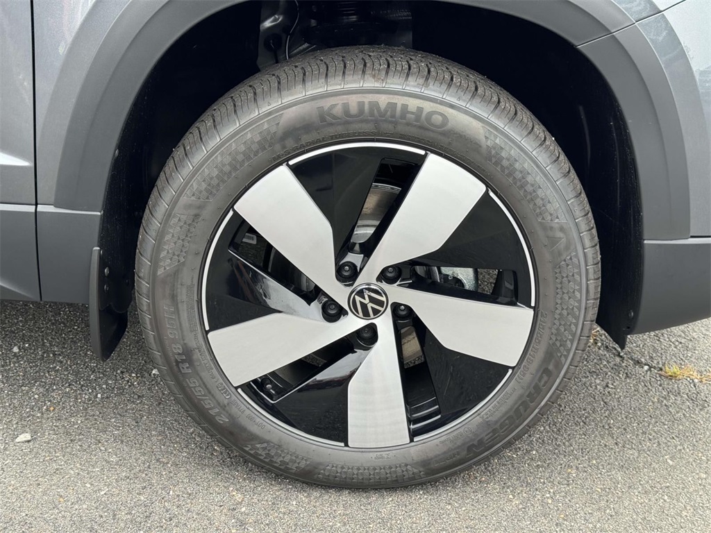 2025 Volkswagen Taos S photo 8