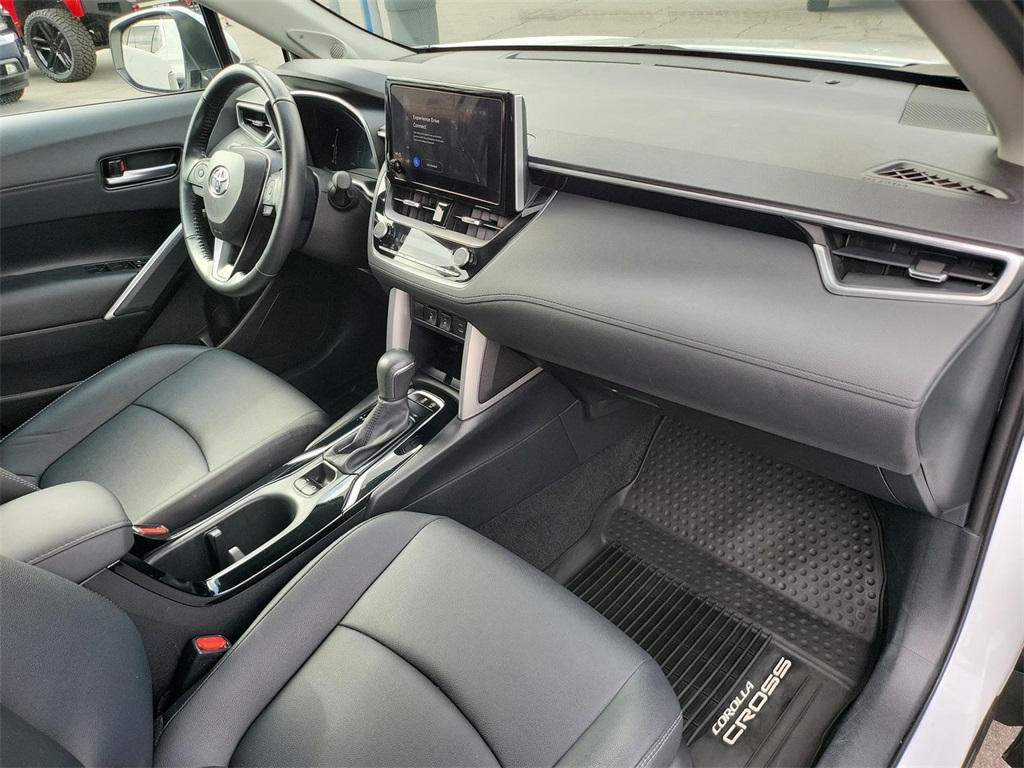 2024 Toyota Corolla Cross XLE photo 20