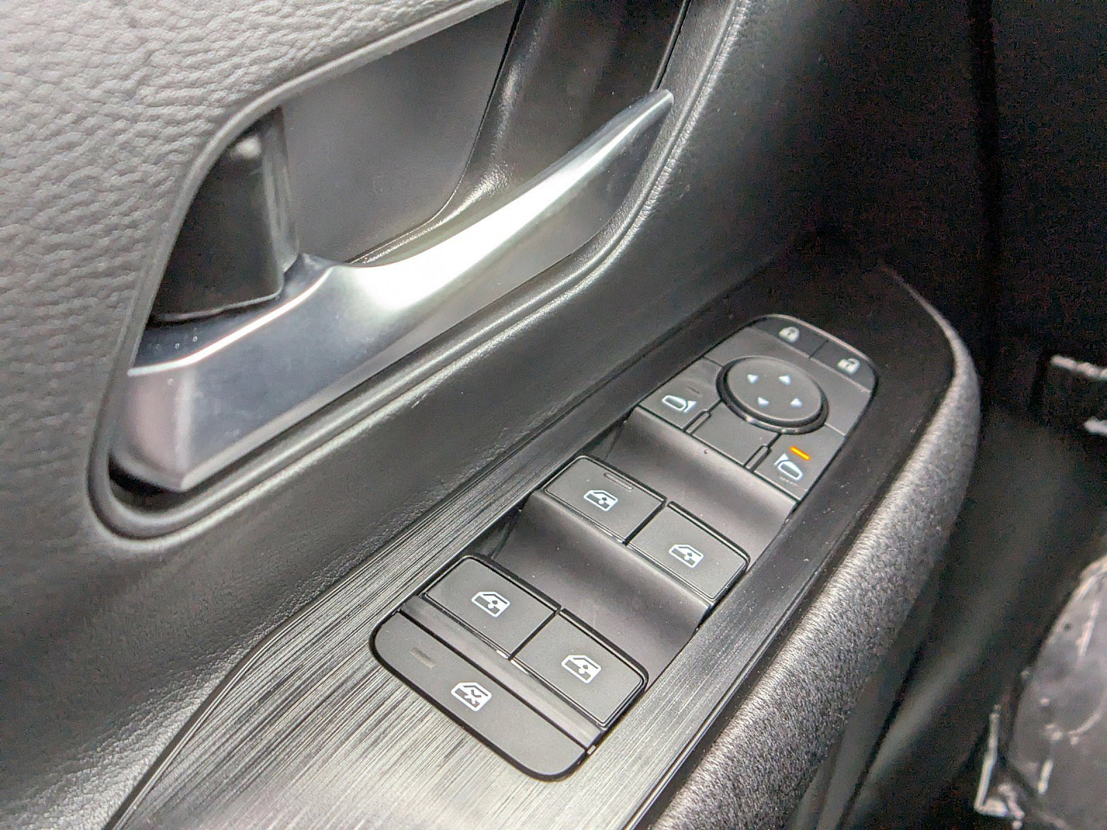 2025 Nissan Kicks SV photo 13