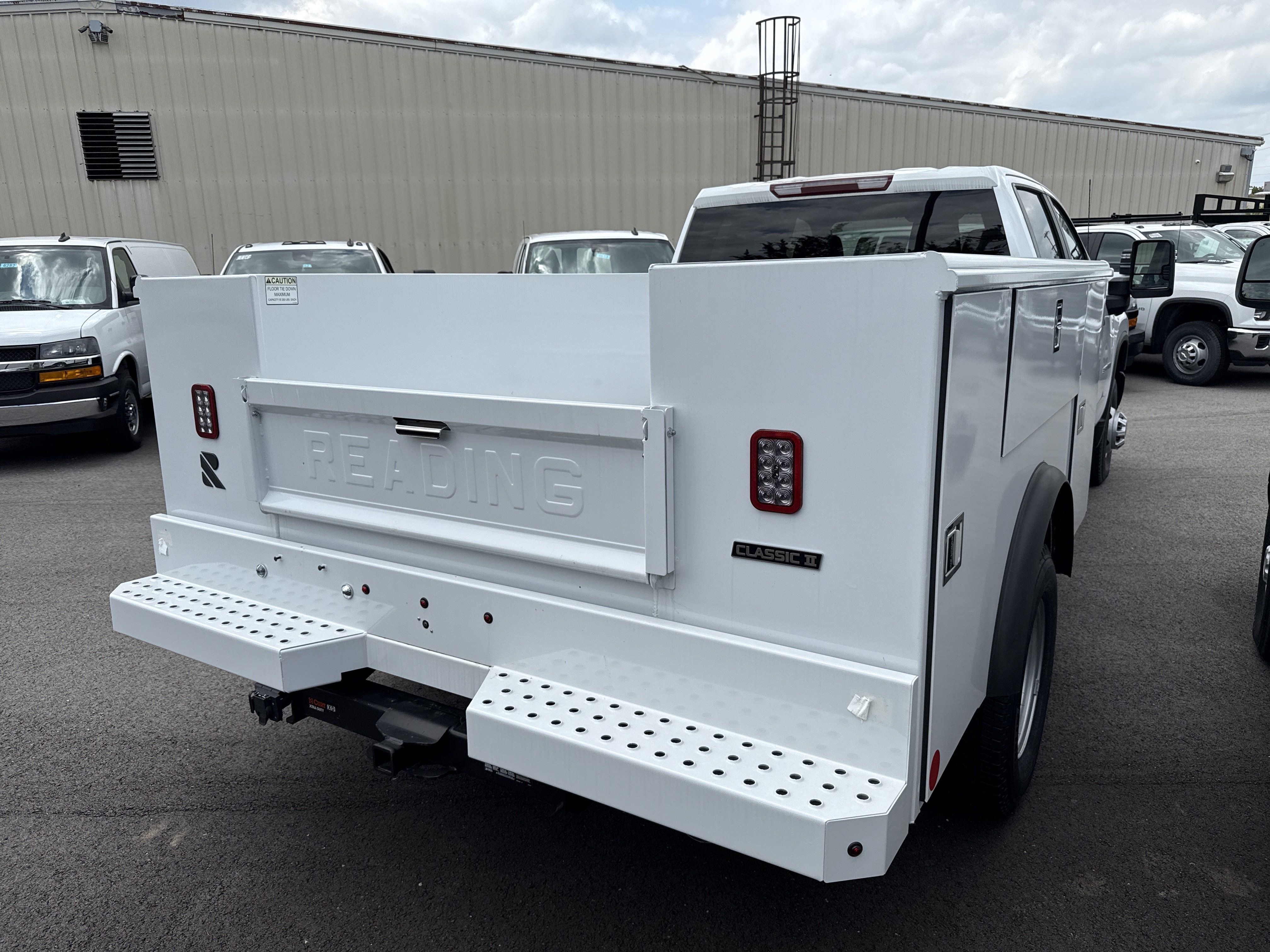 2024 Chevrolet Silverado 3500HD photo 2