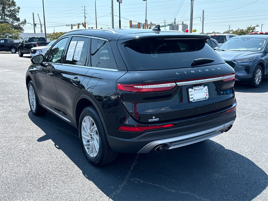 2022 Lincoln Corsair Standard photo 4