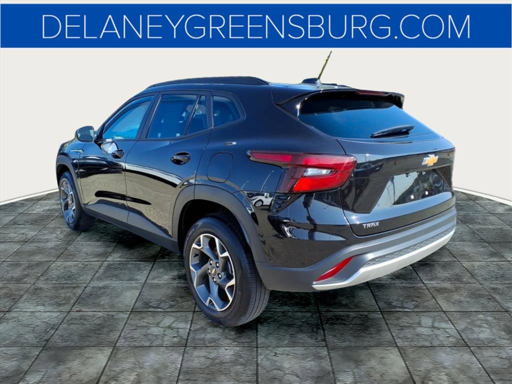 2025 Chevrolet Trax LT photo 5
