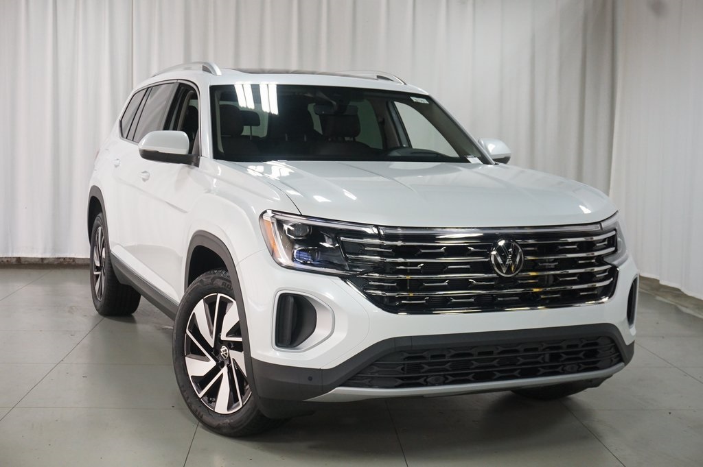 2026 Volkswagen Atlas SEL photo 2