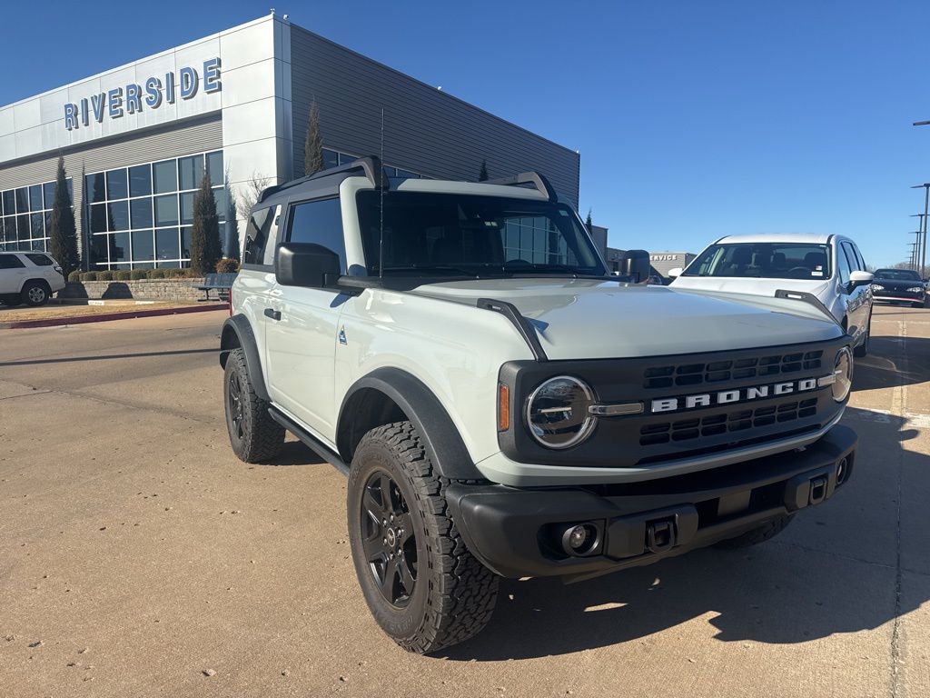 2024 Ford Bronco 2-Door Black Diamond's photo