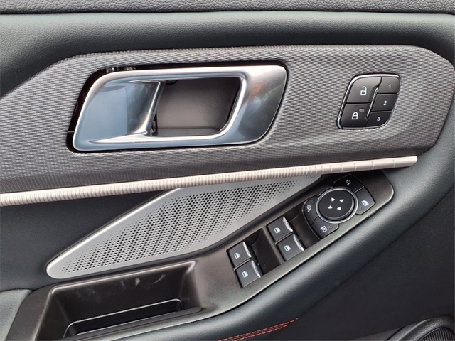 2025 Ford Explorer ST photo 10