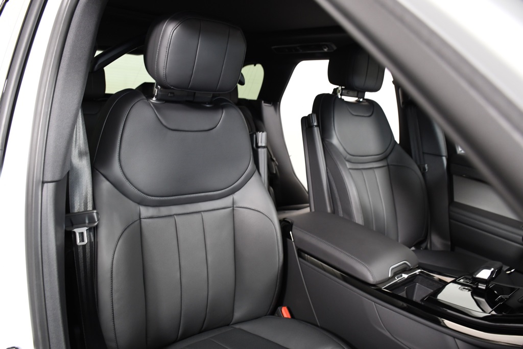2025 Land Rover Range Rover Sport SE photo 19