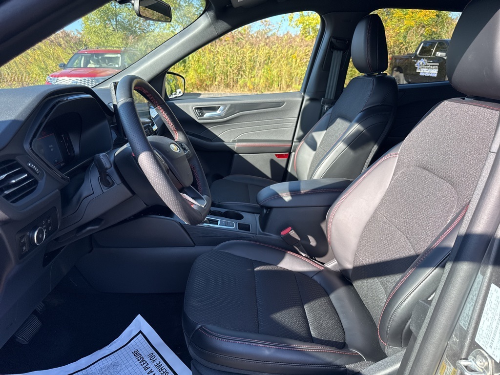 2025 Ford Escape ST-Line Select photo 4