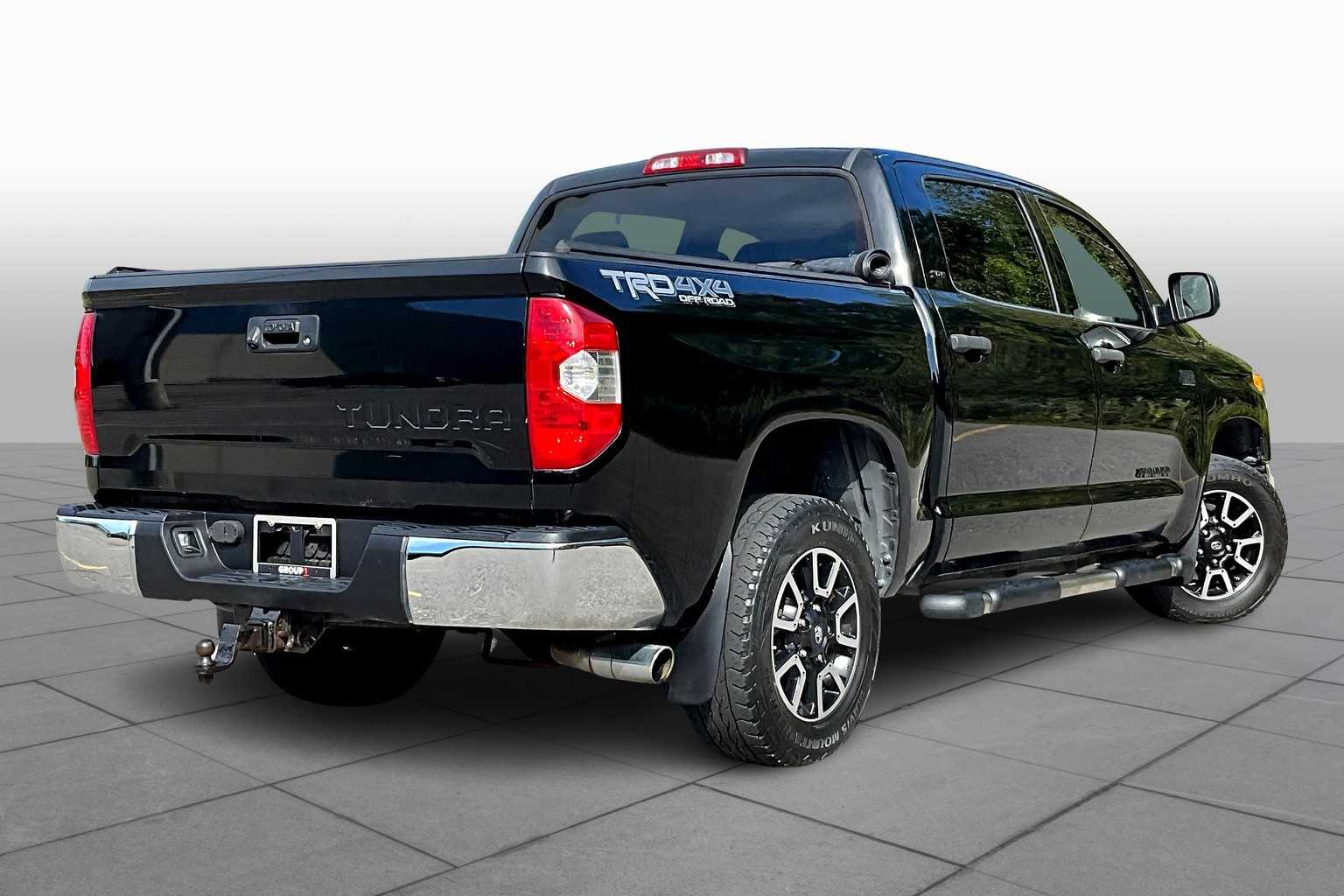 2017 Toyota Tundra SR5 photo 12