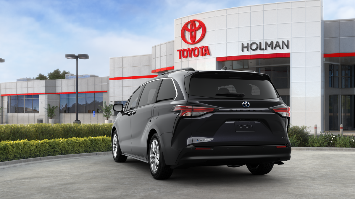 2025 Toyota Sienna LE photo 7