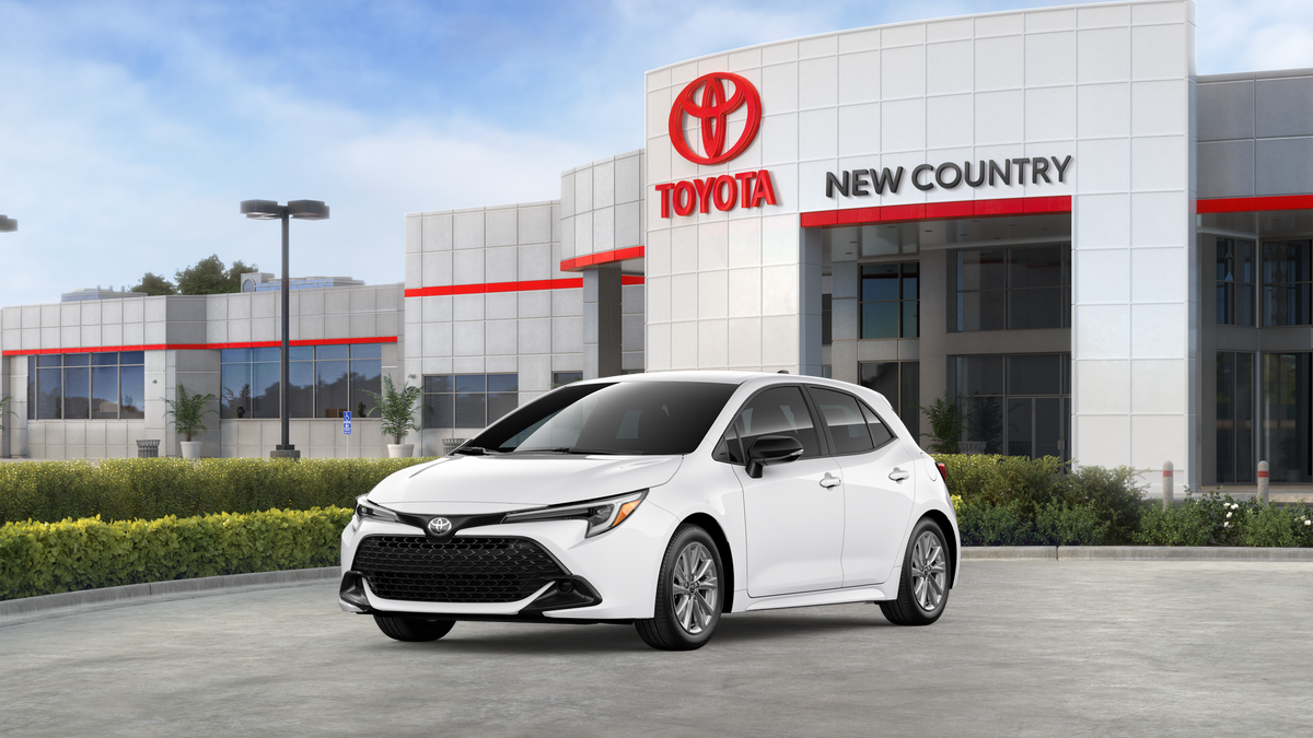 2026 Toyota Corolla Hatchback SE's photo