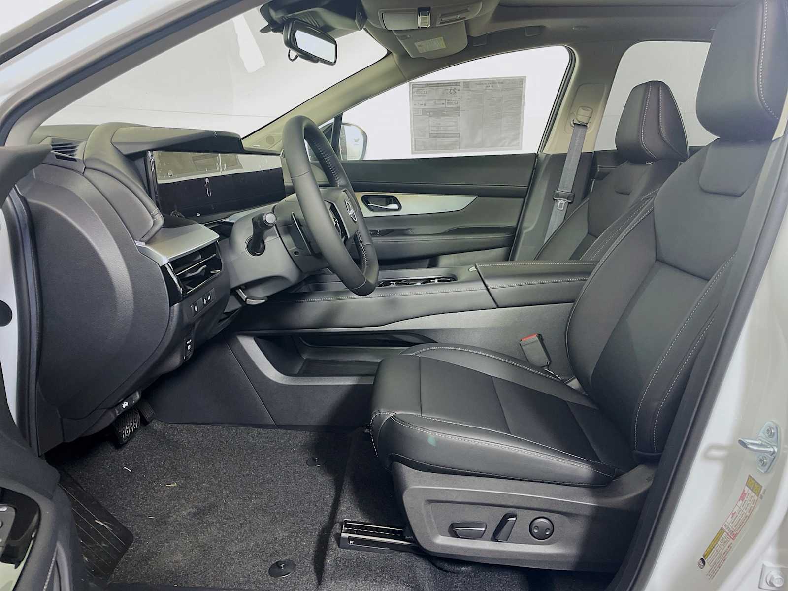 2025 Nissan Murano SL photo 2