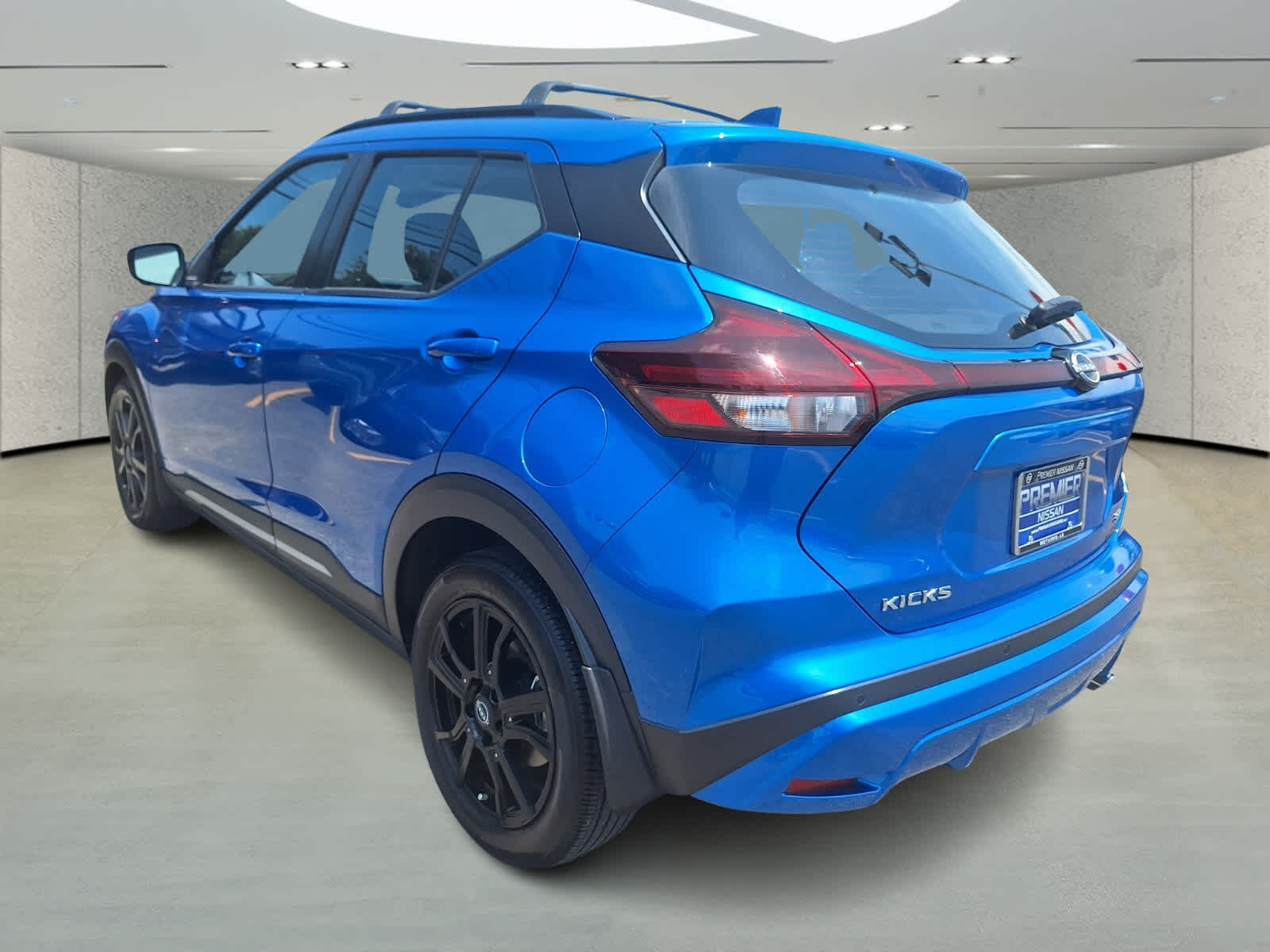 2023 Nissan Kicks SR photo 3