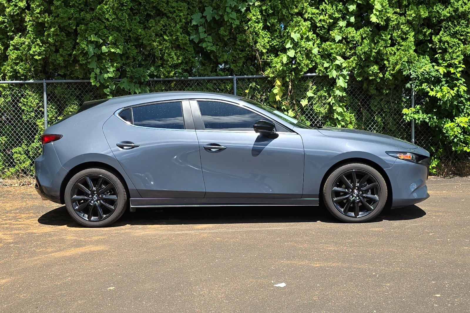 2024 Mazda Mazda3 2.5 s Carbon photo 3