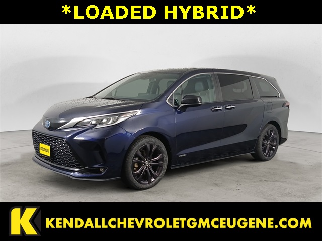 2021 Toyota Sienna XSE's photo