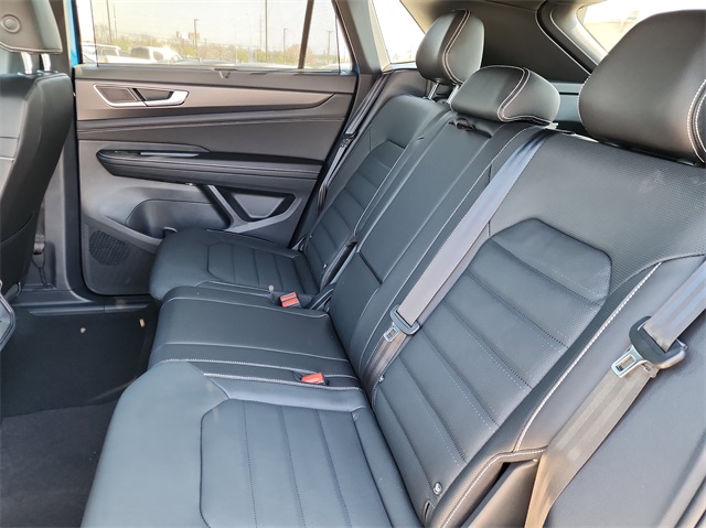 2025 Volkswagen Atlas Cross Sport SEL R-Line photo 15