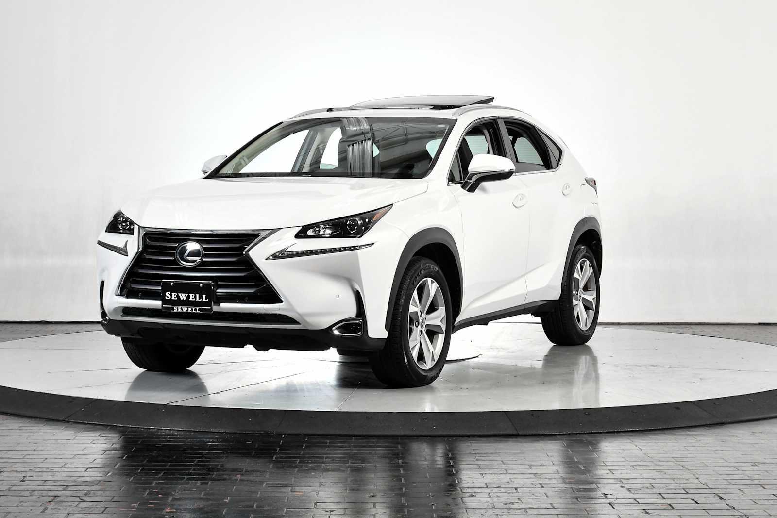 2017 Lexus NX 200t's photo